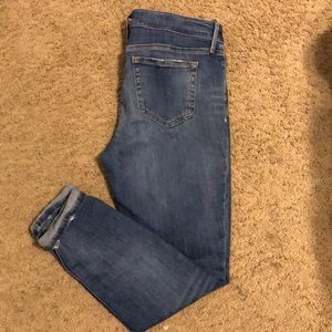 Maurices size 29 Reg distressed cropped Jean